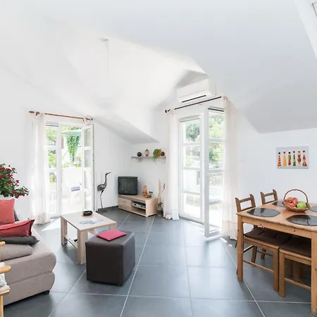 Mare- One Bedroom With Terrace A2 St Apartment